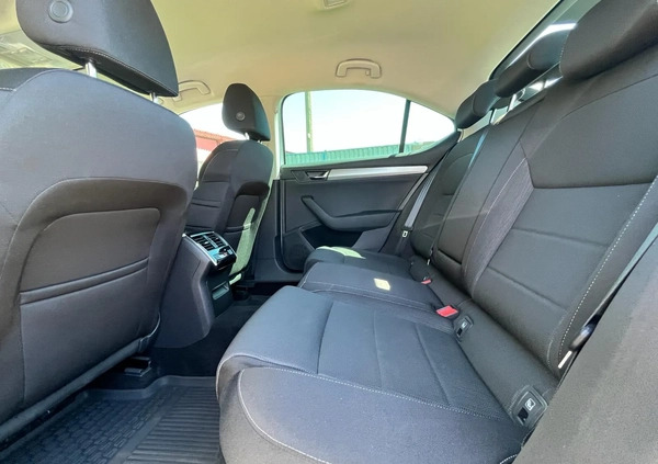 Skoda Superb cena 82900 przebieg: 125000, rok produkcji 2019 z Elbląg małe 436